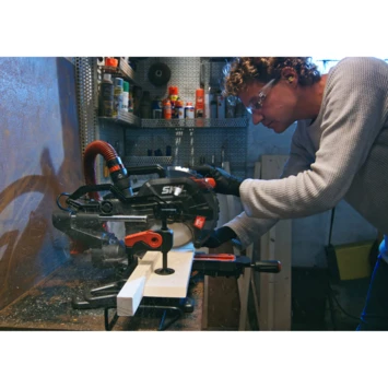 SKIL Afkortzaag / Verstekzaag 216mm Met Trekfunctie En Laser 1310AA 1600W + Snelklem 2 SKIL Afkortzaag / Verstekzaag 216mm Met Trekfunctie En Laser 1310AA 1600W + Snelklem - Afbeelding 2